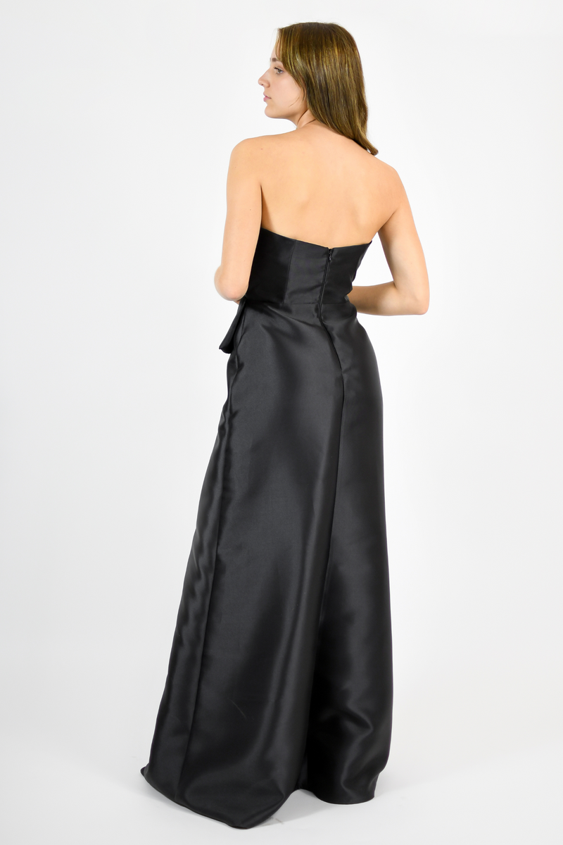 Nahia Black dress